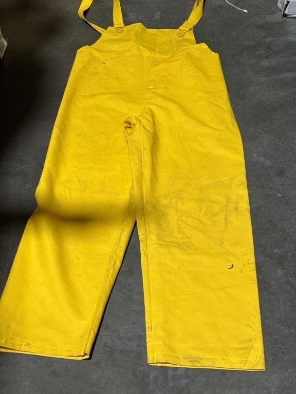 Men’s Water Proof Overall, Size M 
Used