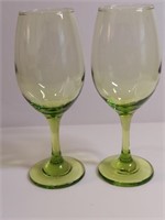 2pc Lime Green Wine Stem Glasses