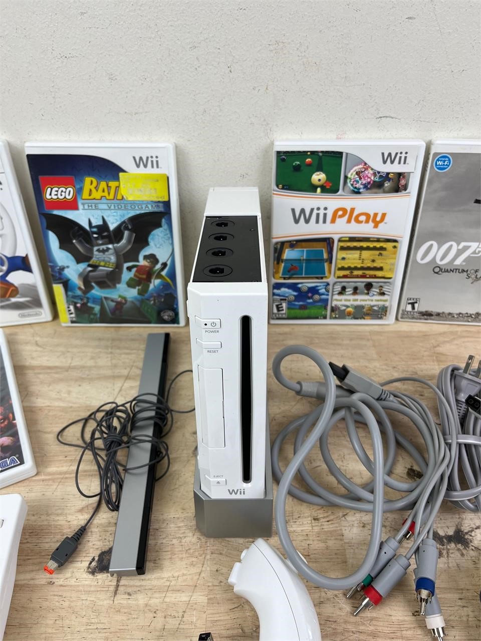 Wii with accessories untested