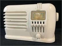 1940 Coronado Model 636 Bakelite Tube Radio