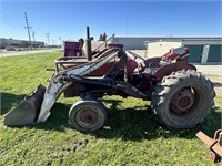 IH 300 UTILITY TRACTOR W/ LOADER