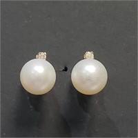 $320 14K  Fresh Water Pearl And Diamond(0.02ct) Ea