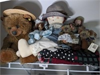 GROUP OF DOLLS AND STUFFED ANIMALS