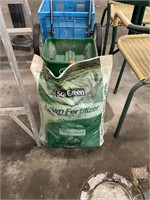 Scotts Spreader with Lawn Fertilizer