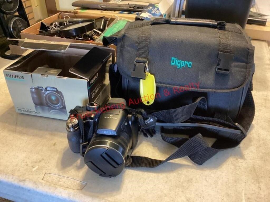 Fujifilm S4200 Camera With Bag & Box