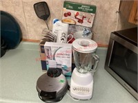 Blender, Waffle Maker & Other Kitchen Items