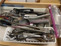 Kitchen drawer of utensils (kitch)