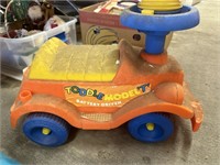 Vintage Toddle Model 'T' Battery Riding Toy