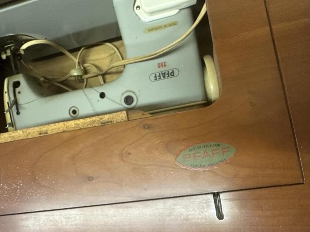 PFAFF Mdl#260 Sewing Machine w/Cabinet