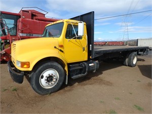 International 4900DT Flatbed