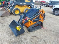 New unused mini skid loader, rubber tracks, 39"