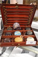 COLLECTION OF VINTAGE YOYOS IN WOOD CASE