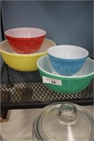 SET OF PYREX NESTING PRIMARY BOWLS