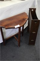 2PC VINTAGE SIDE TABLE AND MAGAZINE HOLDER
