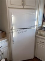 Frigidaire refrigerator with icemaker