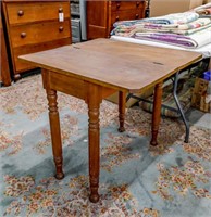 Antique Tilt Top Table (29" x 29" x 31")