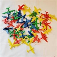 Lot colorful Vtg plastic air planes Type stamped
