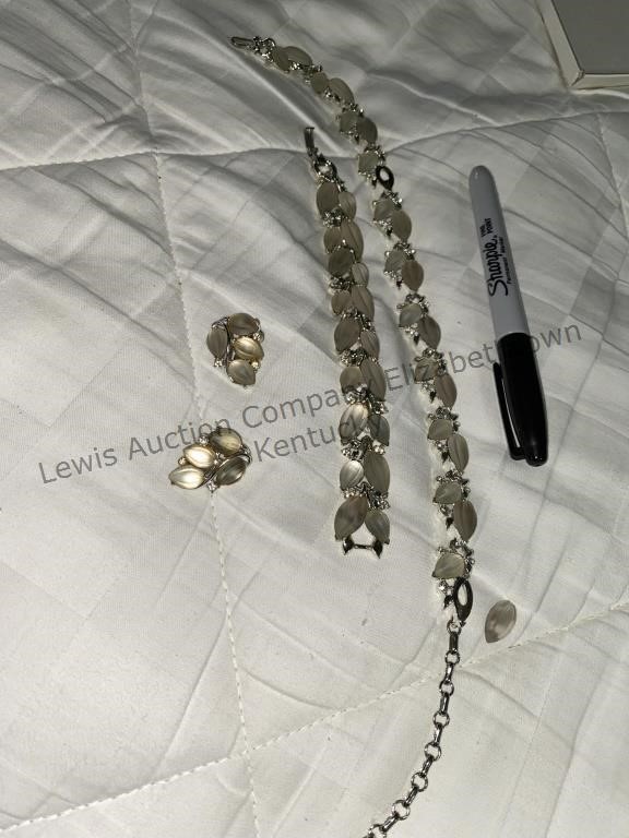 Vintage Lisner necklace bracelet And Clip On