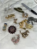 Assortment of fashion brooches/pins