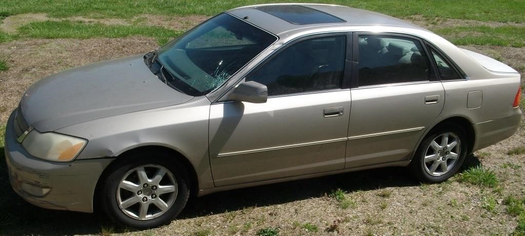 2000 Toyota Avalon: Runs Great  - Needs New Batter