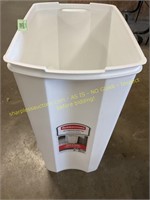 Rubbermaid Touch top trash can (broken lid)