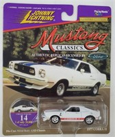 Johnny Lightning Mustang Classics 1977 Cobra II