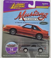 Johnny Lightning Mustang Classics 1988 Mustang 5.0