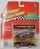 2001 Johnny Lightning '77 Oldsmobile Delta 88