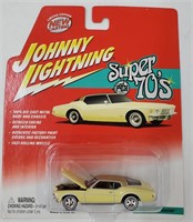 2002 Johnny Lightning 1972 Buick Riviera