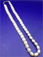 Stunning Ladies Cultured Pearl Necklace