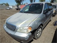 2005 Kia Sedona KNDUP132756736146 Silver