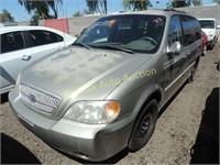 2005 Kia Sedona KNDUP132256716192 Silver