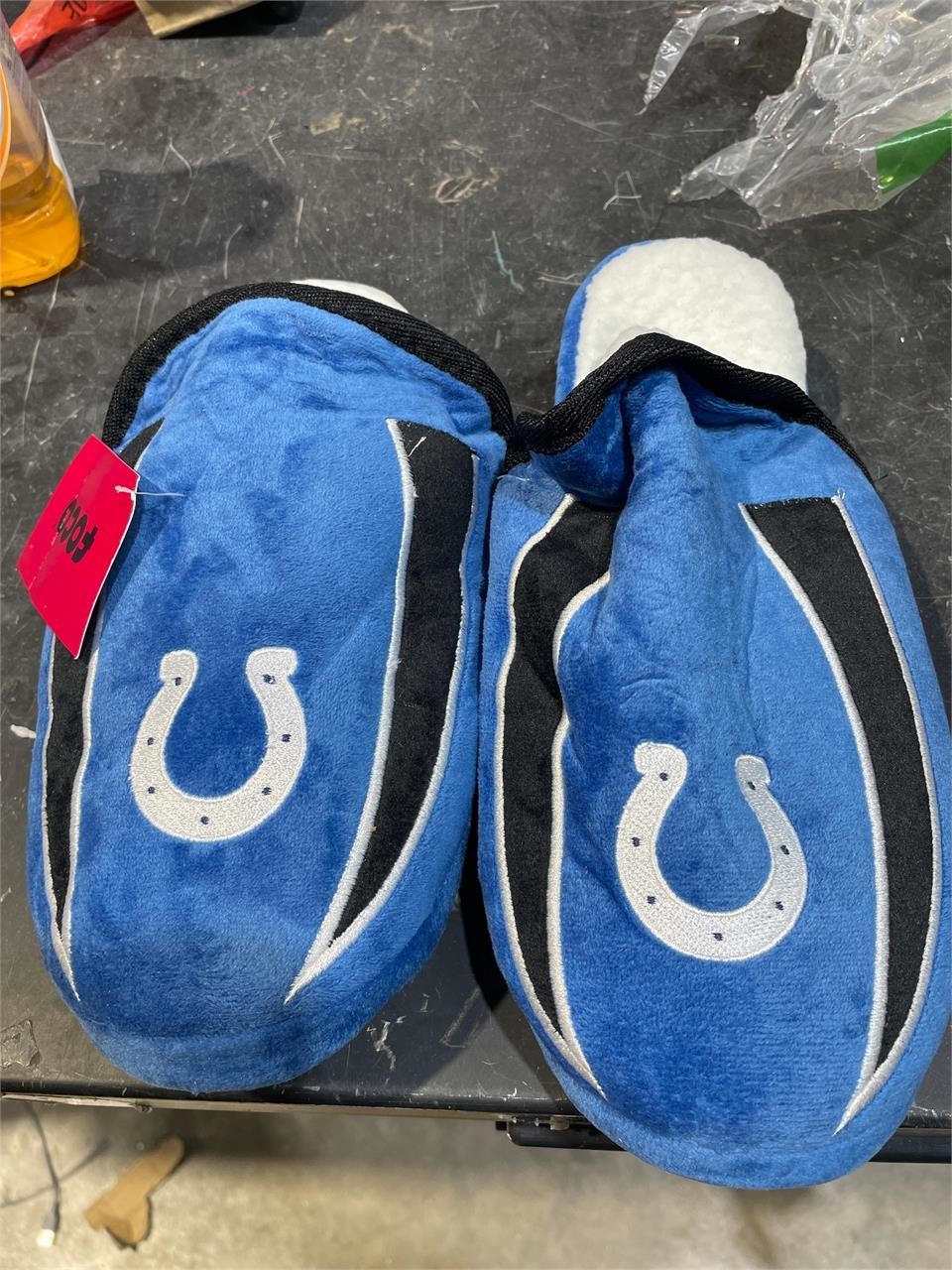 Indianapolis Colts slippers size 9-10 M