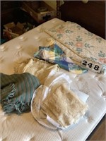 QUILT AND BLANKETS