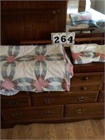 QUILT WITH MATCHING PILLOW CASES