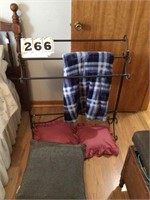 QUILT RACK AND DECORATIVE PILLOWSÂ