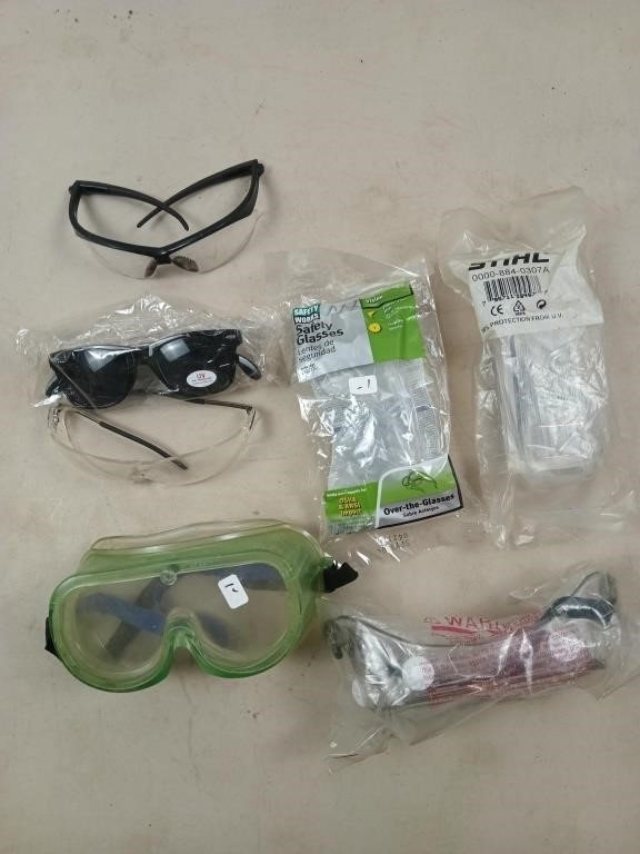 Asst safety glasses / goggles