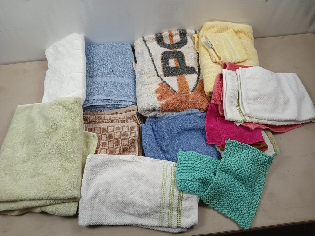 Box of assorted towels