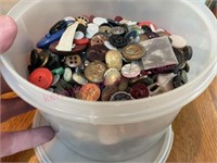 Old buttons (in med tupperware container)