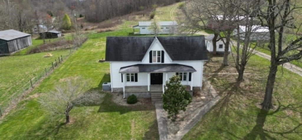 Historic House, Barn, Acerage - Abs Real Estate Auction With