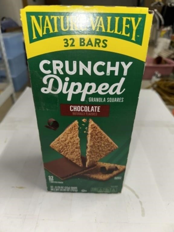 NATURE VALLEY CRUNCHY DIPPED GRANOLA SQUARES