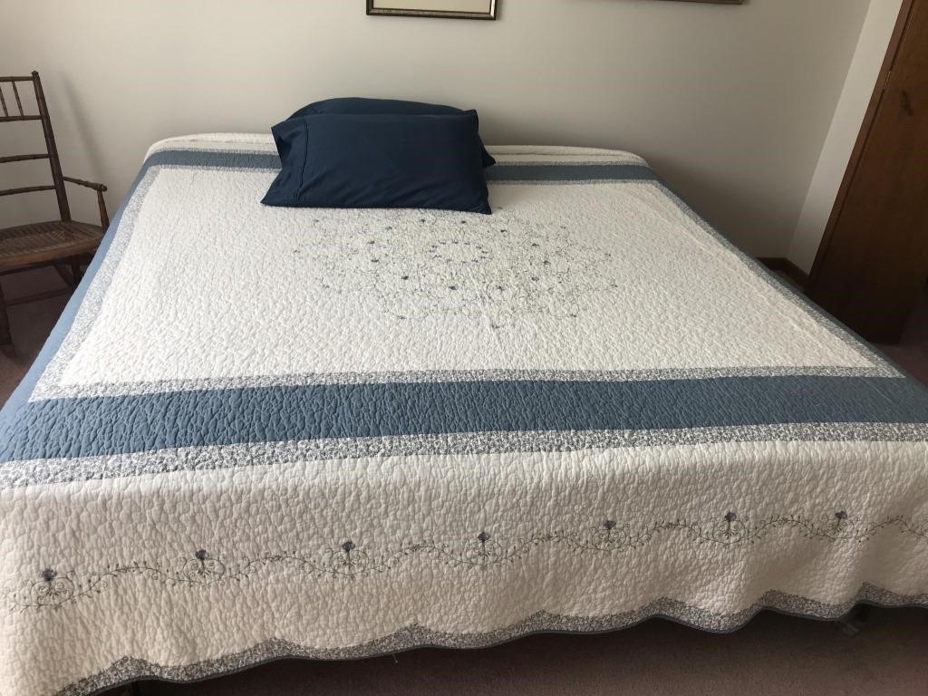 King size quilt and bedding