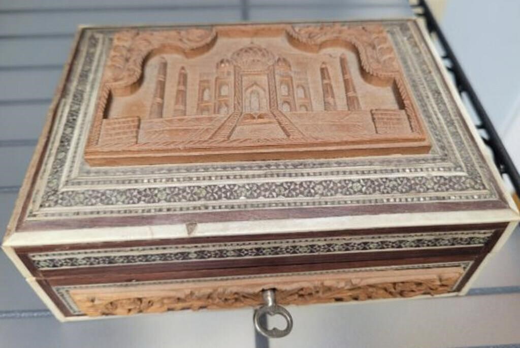 WOODEN CARVED TRINKET BOX