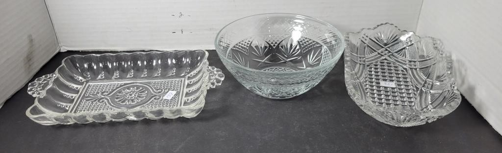 ELEGANT VICTORIAN GLASS BOWLS