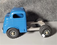 STRUCTO CAB TRACTOR TRUCK