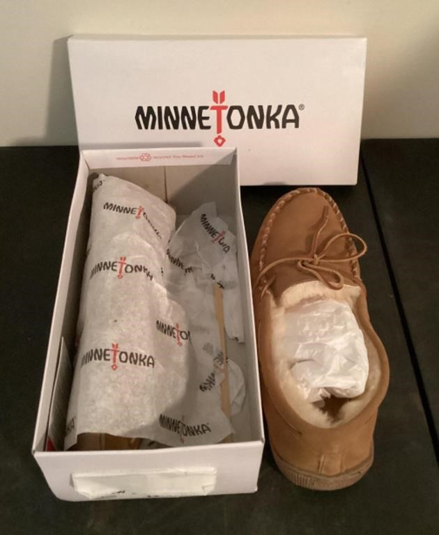 NEW Minnetonka sheepskin slippers Size 12
