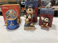 Mickey Mouse musical water globe, figurines