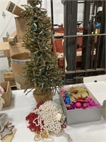 Christmas tree, string beads, Christmas ornaments