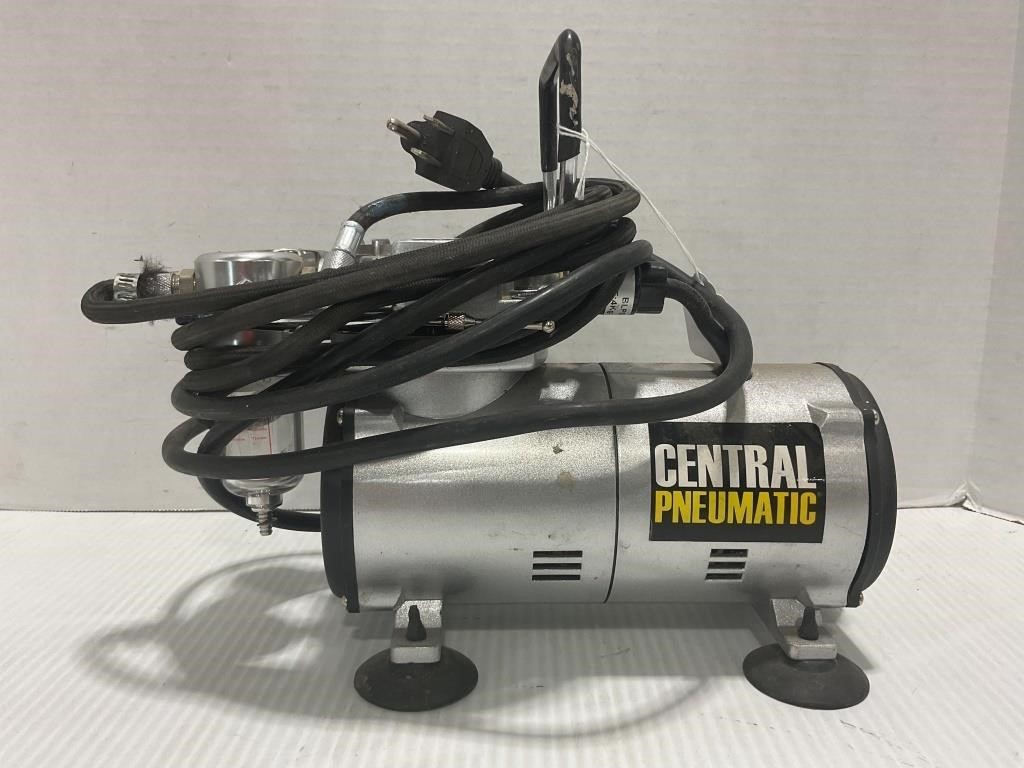 Central pneumatic airbrush compressor
