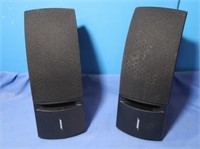 2 Bose Speakers w/Wall Mount 4x6x11